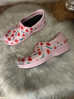 CROCS Neria Pro II Graphic Work Clog Lite Ride Pink Milk Cherry New